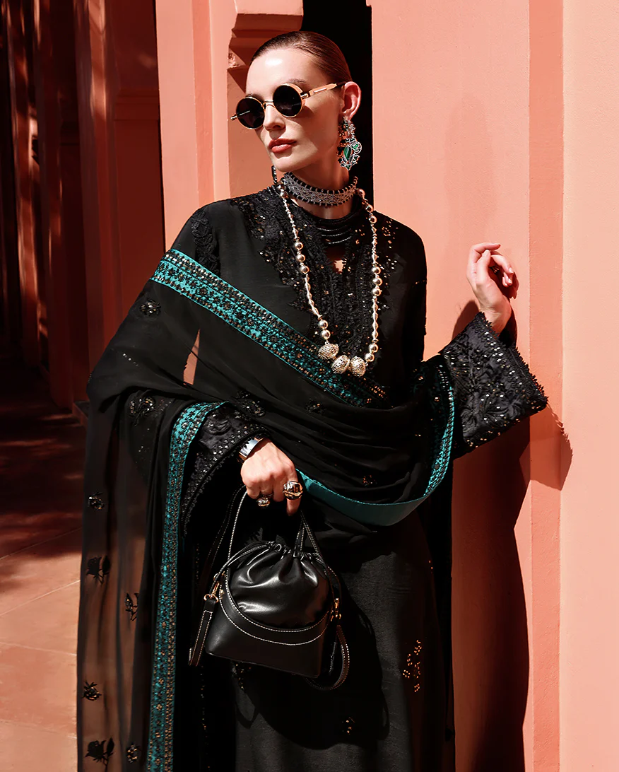 Raveena - Image 4